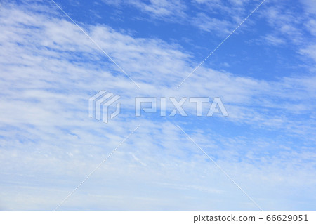 A refreshing blue sky visited in the rainy season in June [Nara Tenri City] 66629051