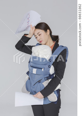 Businesswoman concept, Asian female portrait in a studio 208 66631862