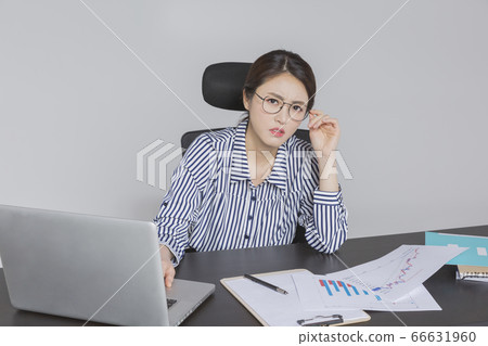 Businesswoman concept, Asian female portrait in a studio 075 Businesswoman concept, Asian female portrait in a studio 075 66631960