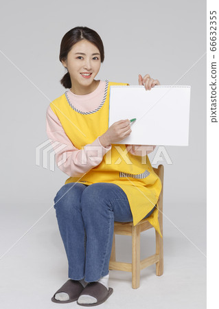 Businesswoman concept, Asian female portrait in a studio 040 66632355