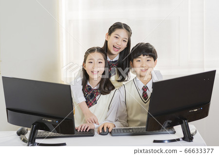 Group of school students portrait, happy smiling male and female students 313 Group of school students portrait, happy smiling male and female students 313 66633377