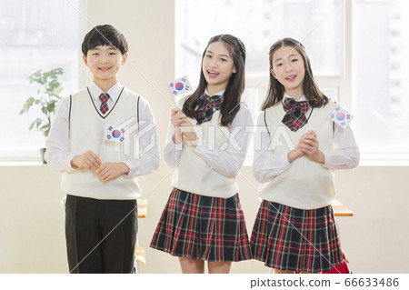 Group of school students portrait, happy smiling male and female students 202 Group of school students portrait, happy smiling male and female students 202 66633486