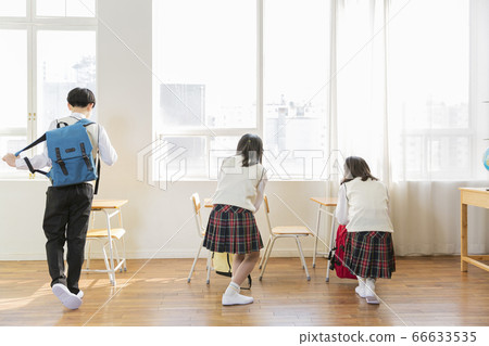 Group of school students portrait, happy smiling male and female students 231 Group of school students portrait, happy smiling male and female students 231 66633535