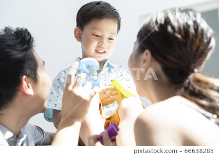 Parent and child relaxing at home Parent and child relaxing at home 66638285