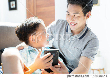 Father and son relaxing indoors 66638641