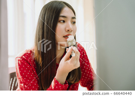 Eat first before working. 66640440