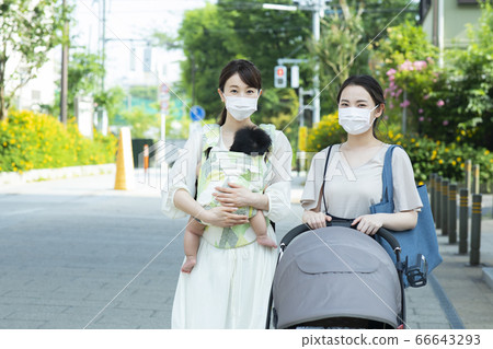 母親擁抱字符串媽媽朋友面具 母親擁抱字符串媽媽朋友面具 66643293