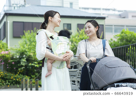 Mother hug string mom friend Mother hug string mom friend 66643919