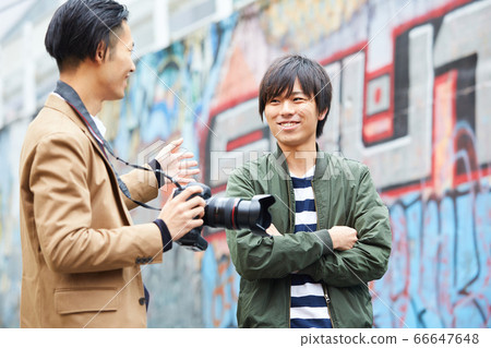 Street corner snap cameraman graffiti tagging 66647648