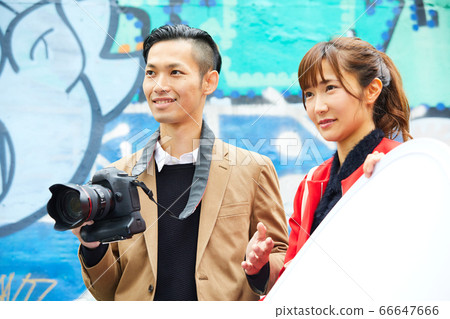 Street corner snap cameraman graffiti tagging Street corner snap cameraman graffiti tagging 66647666