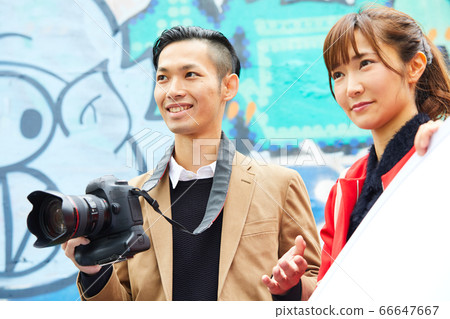 Street corner snap cameraman graffiti tagging Street corner snap cameraman graffiti tagging 66647667