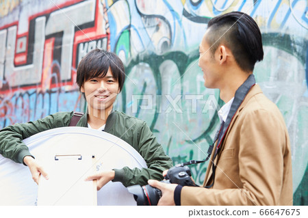 街角快照攝影師塗鴉標記 66647675