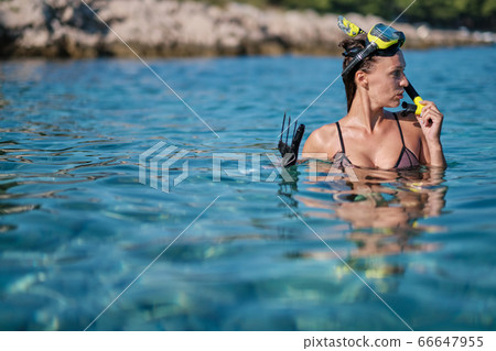 Sexy underwater hunter woman Sexy underwater hunter woman 66647955