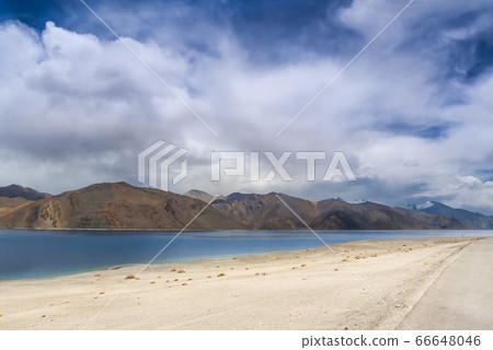 Pangong Tso, Ladakh, India Pangong Tso, Ladakh, India 66648046