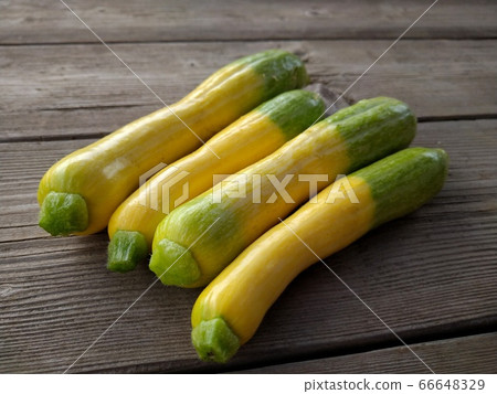 西葫蘆綠色褲子 66648329