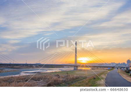 Sunrise at Fuchu Yotsuya Bridge in Hino 66648630