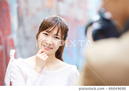 A young woman being photographed 66649686