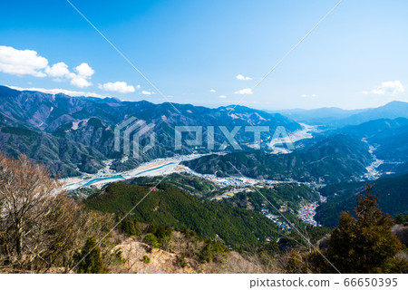 Minobu mountain peak, view from the observation deck on the south side (Minobu Town, Minamikoma District, Yamanashi Prefecture) March 2020 66650395