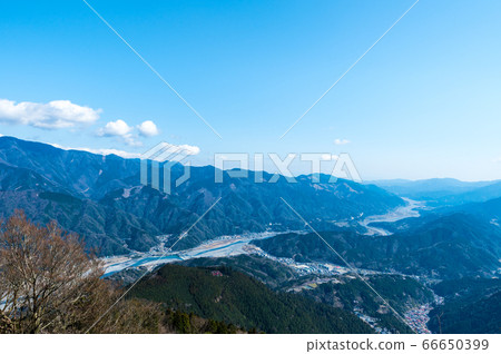 Minobu mountain peak, view from the observation deck on the south side (Minobu Town, Minamikoma District, Yamanashi Prefecture) March 2020 66650399