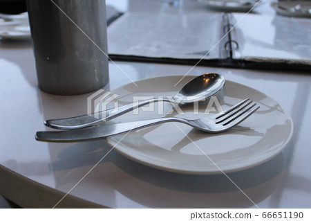 Plates and cutlery on a restaurant table 66651190