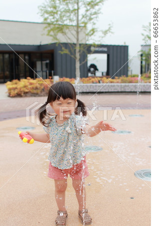 Fountain and water play 66653862