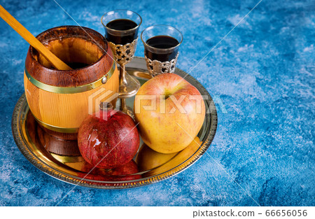 On the table in the synagogue are the symbols of 66656056