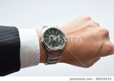 Look at the watch salaryman 66656439
