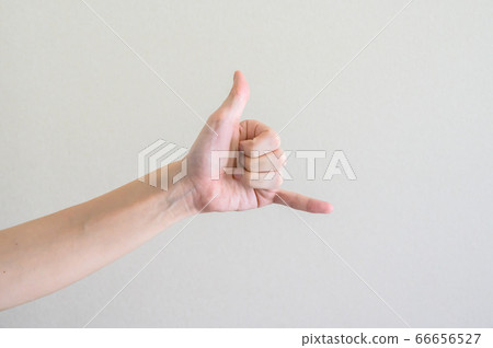 Hand gesture 66656527