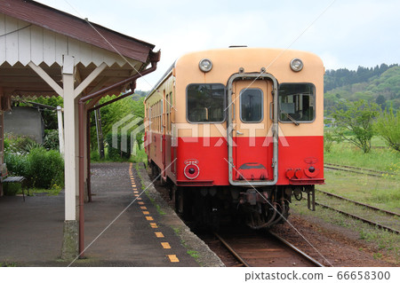 Kiha 200 departing from Kominato Railway Kazusa Tsurumai Station Kiha 200 departing from Kominato Railway Kazusa Tsurumai Station 66658300
