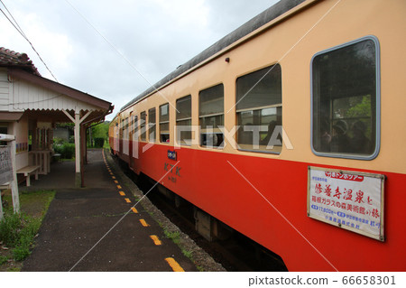 Kiha 200 departing from Kominato Railway Kazusa Tsurumai Station Kiha 200 departing from Kominato Railway Kazusa Tsurumai Station 66658301