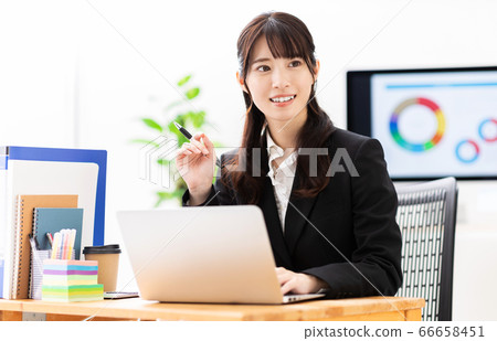 Woman in her twenties doing desk work in the office 66658451