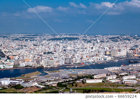 [鳥瞰圖]那霸軍事港，那霸新港，那霸市的橫向位置 66659224