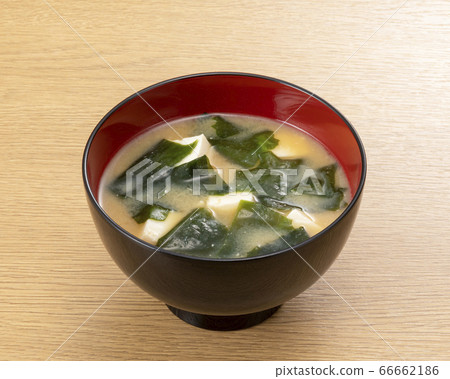 Tofu and seaweed miso soup Tofu and seaweed miso soup 66662186