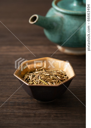 Hojicha tea leaves Hojicha tea leaves 66663494