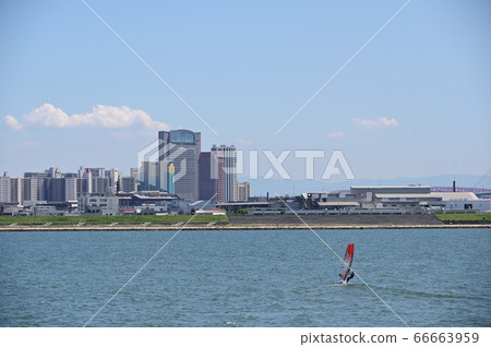 滑浪風帆與環球影城為背景 66663959