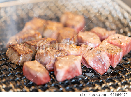 Charcoal grilled Japanese black beef (domestic) dice steak Charcoal grilled Japanese black beef (domestic) dice steak 66664471
