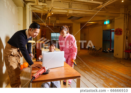 Young people making their own office Young people making their own office 66666910