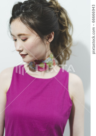 穿裙子的女人 穿裙子的女人 66666943