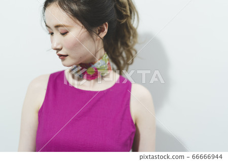 穿裙子的女人 穿裙子的女人 66666944
