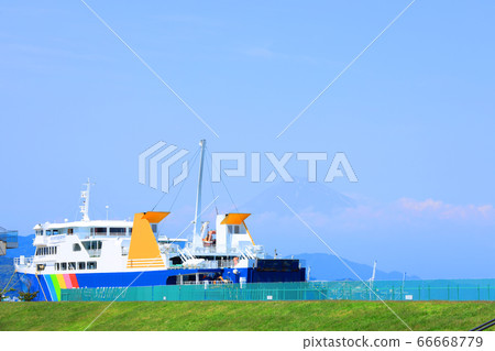 Shimizu Marine Park in Shimizu Ward, Shizuoka Prefecture, Shizuoka City, cityscape, summer sky and port scenery [June] 66668779