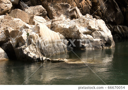 Marble Rocks amid River Water 66670054