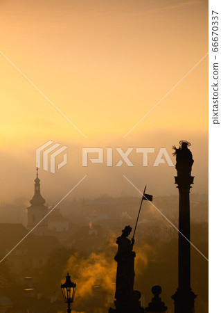 Sunrise over Lesser Town, Prague, Czech Republic. 66670337