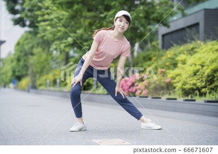 戶外運動的女人 戶外運動的女人 66671607