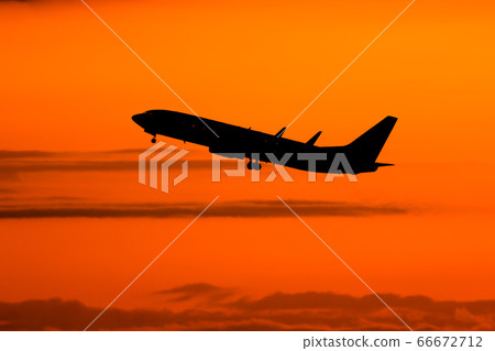 Take off in the evening sky Take off in the evening sky 66672712