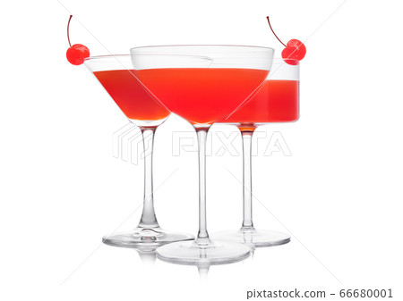 Cosmopolitan cocktail in classic crystal glasses Cosmopolitan cocktail in classic crystal glasses 66680001