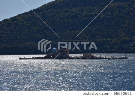 Haruki Tenki, small boat on the sea, small island on the sea. Haruki Tenki, small boat on the sea, small island on the sea. 66680691