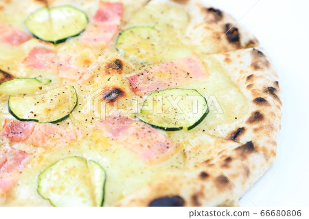 Delicious zucchini and bacon pizza Delicious zucchini and bacon pizza 66680806