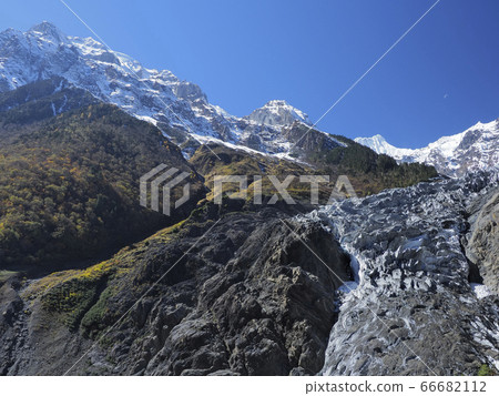 中國雲南香格里拉德欽明永冰川 中國雲南香格里拉德欽明永冰川 66682112