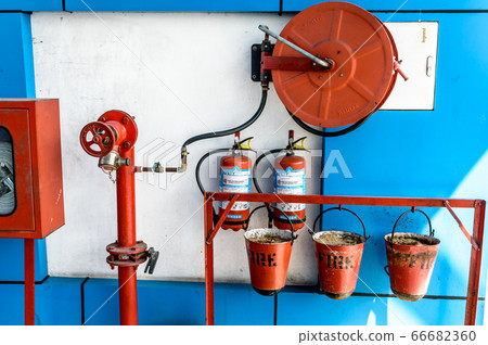 Wall Hanging Fire Extinguisher, Fire Safety and Emergency Equipment  66682360
