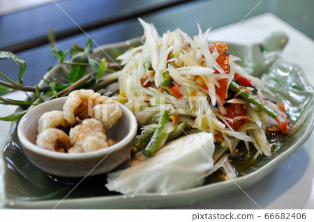 papaya salad or spicy salad 66682406